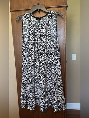 MSK Black & White Leaf-Print Sleeveless Mini Dress